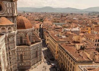 Florence: The magical City of Italy (Video)