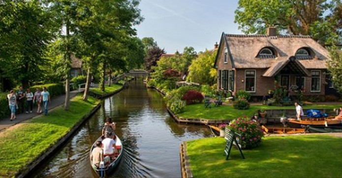 Top 10 Most Beautiful Canal Cities in The World