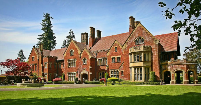 10 Fairytale Castle Hotels around the World